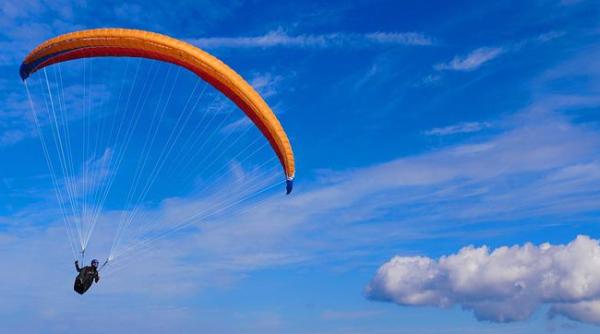 reactia unui parapantist i a uimit pe toti ce a facut in momentul in care motorul s a oprit la 2300 de metri altitudine