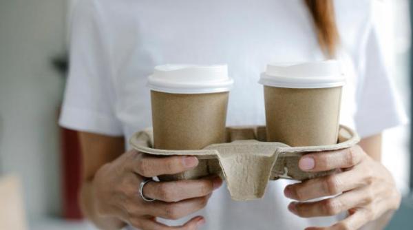 cum sa alegi pahare de unica folosinta pentru cafenele de tip to go