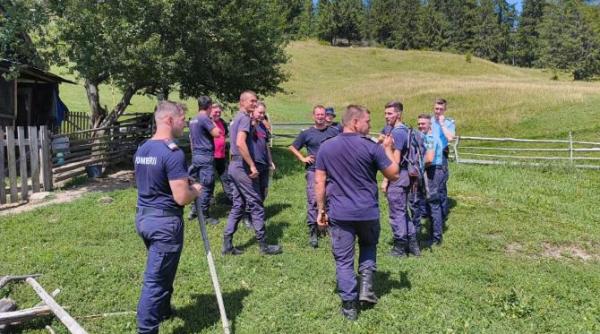 interventie de amploare in munti pentru salvarea ciobanilor izolati de ploile torentiale foto
