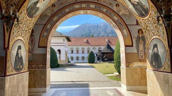 adormirea maicii domnului 2025 de ce postim si vineri mai mult cu o zi in acest an