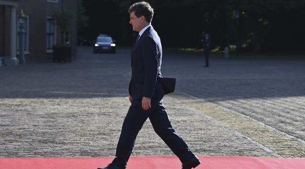 inca o linie de tramvai intra in reparatii 850 de metri 30 de milioane de lei ce spunea nicusor dan cand era primar despre micul deranj si pe cine voia sa vada in tramvai