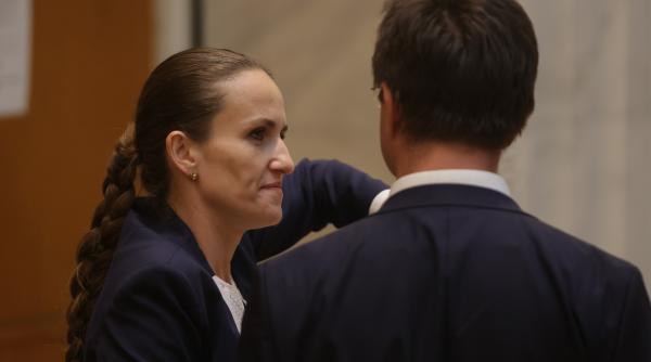 oana toiu a declarat ca sua ne au scos din visa waiver din cauza anularii alegerilor prezidentiale apoi s a balbait