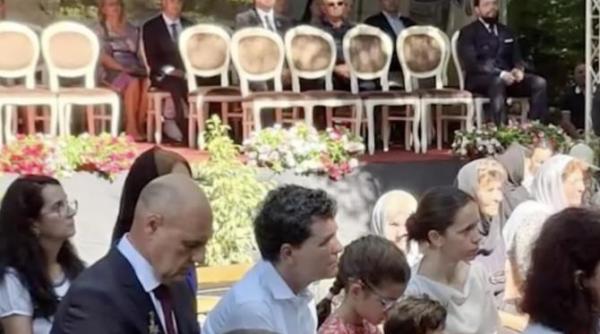 nicusor dan absent de la ziua marinei a fost surprins in imagini cu familia e in perioada de concedii