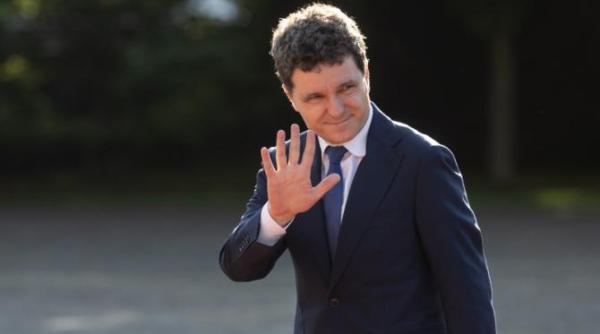 nicusor dan iritat de un tanar ce i a zis la manastirea de la sambata de sus video