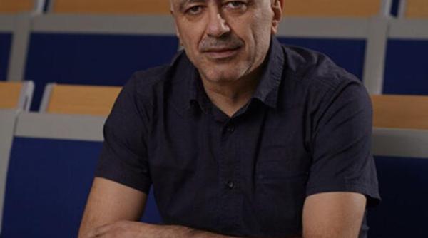 politologul aurelian giugal invitatul lui val valcu la dcnews de la satul romanesc la austeritate si dublul discurs politic