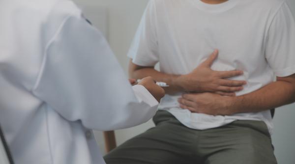 cancerul colorectal intinereste varsta la care trebuie sa faci colonoscopie dr eliza gangone sanador explicatii video