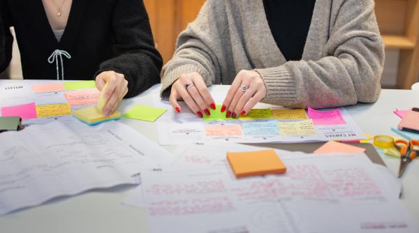 doar 2 din 10 tineri romani aleg industriile creative dintre cei care activeaza in aceste domenii 3prc ajung lideri