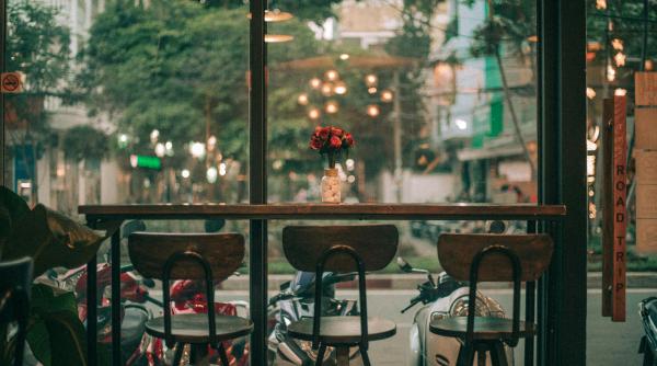 focuri de arma trase pe terasa unui local din centrul vechi agresorul identificat