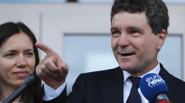 noua tentativa de frauda online cum se foloseste imaginea lui nicusor dan foto in articol