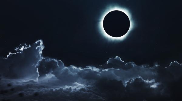 toamna incepe cu o eclipsa totala de luna ecou puternic pentru doua zodii