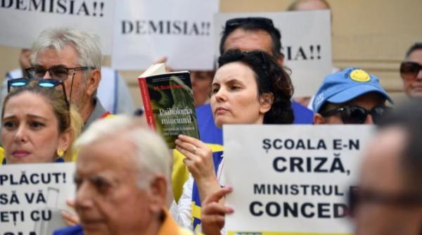 sindicalistii de la cartel alfa ies in strada profesorii iau in calcul greva la inceput de an scolar data viitoare vom fi si mai multi mergem si la bucuresti peste ei