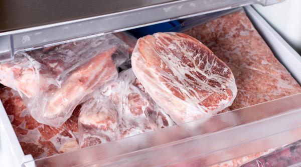 cat timp poti pastra carnea de porc la congelator fara sa ti risti sanatatea