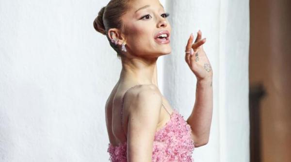 ariana grande anunta un nou turneu cu spectacole programate in america de nord si regatul unit