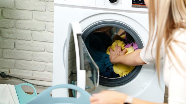 cate haine poti pune de fapt in masina de spalat fara sa o strici