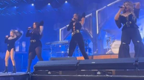 trupa fifth harmony s a reunit dupa 7 ani in timpul concertului jonas brothers din dallas