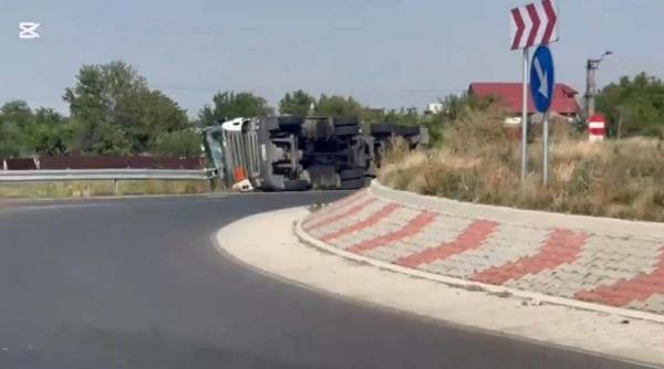 zeci de locuinte evacuate in vaslui dupa ce o cisterna cu gaz metan s a rasturnat pe sosea