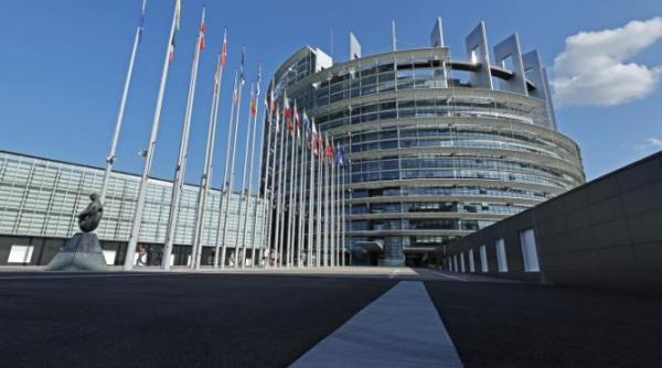 chinezii viziteaza parlamentul european pentru prima data in ultimii sapte ani