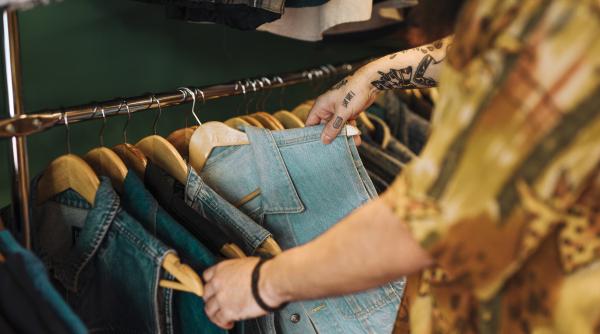 moartea lui giorgio armani declanseaza goana dupa hainele vintage ale designerului italian