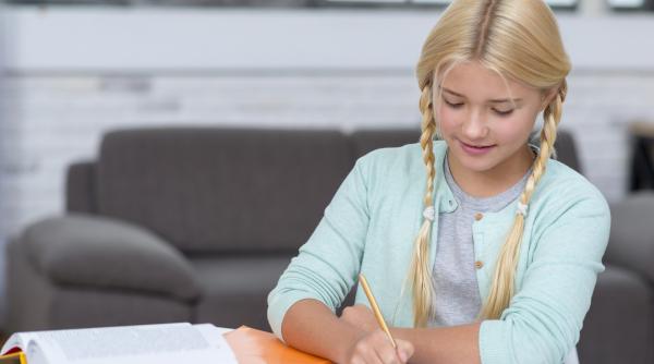 o fetita de 9 ani a absolvit examenul de bacalaureat