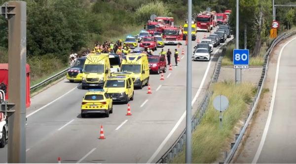 autocar cu turisti straini accident grav in drum spre aeroportul din barcelona