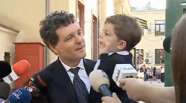 presedintele nicusor dan intrerupt la declaratii de fiul sau buna ziua am emotii
