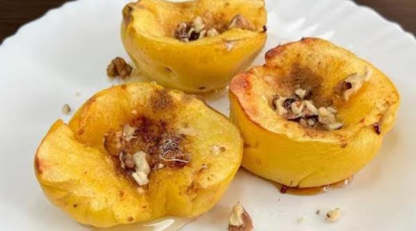 gutuie coapta cu nuci si miere reteta simpla care umple casa de parfum si amintiri