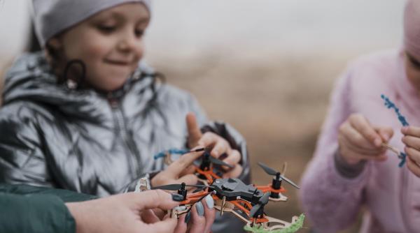 lituania deschide scoli unde copiii invata sa opereze drone