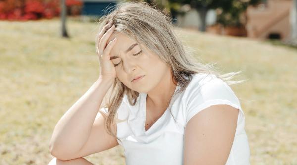 viata lui practic este un calvar cum se manifesta de fapt migrena un neurolog descrie etapele migrenei cu aura pacientul vede luminite