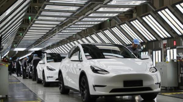 barbat si doi copii au murit arsi de vii in tesla