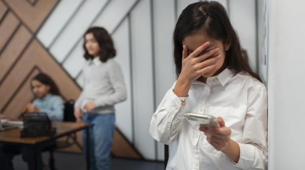 caz revoltator in toaleta unei scoli din timisoara doi elevi anchetati dupa ce ar fi avut relatii intime