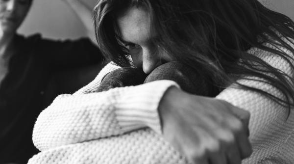 o tanara din alba iulia violata intr un hotel