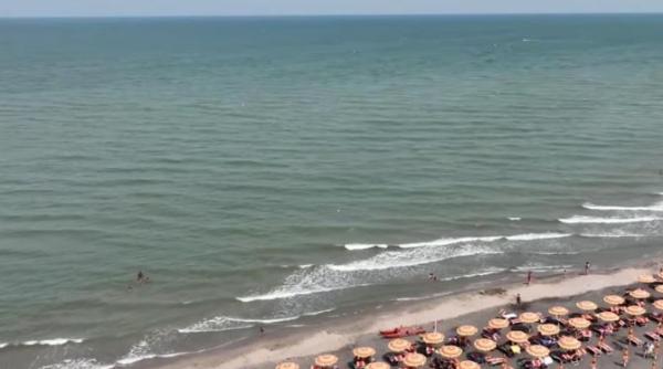 tragedie in italia o romanca si a pierdut viata pe plaja sub ochii neputinciosi ai sotului