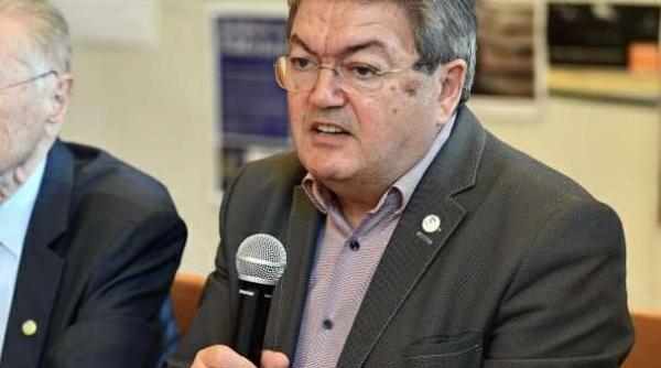 marian preda rectorul universitatii din bucuresti decorat de franta cu ordinul palmes academiques