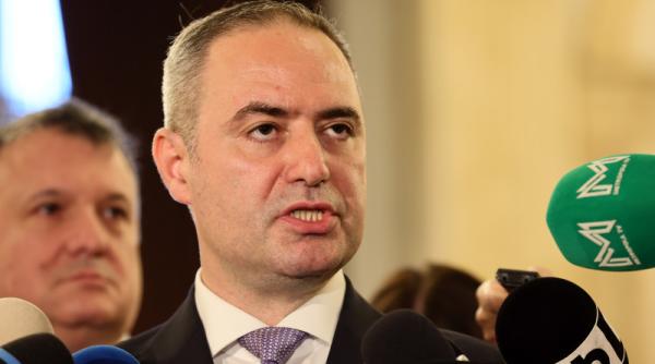 nazare ii sufla n ceafa lui bolojan ministrul de finante nu exclude o noua crestere de tva si il contrazice pe premier