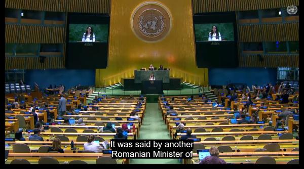 oana toiu vorbeste in fata unei sali goale la onu