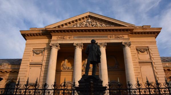 14 500 de studenti incep anul universitar 2025 2026 la umf carol davila din bucuresti