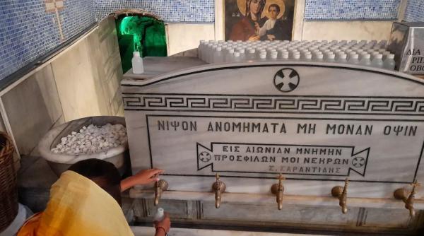 acoperamantul maicii domnului legatura cu biserica vlaherne galerie foto din locul minunii facute de maica domnului