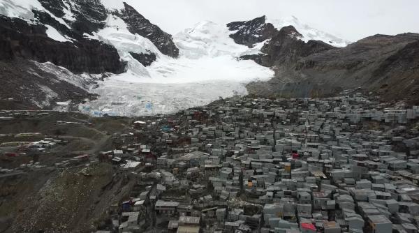 orasul de la marginea lumii turist legile dispar dupa apus