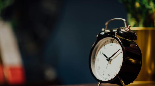 adio alarme zgomotoase a aparut ceasul care te trezeste cu miros de cafea