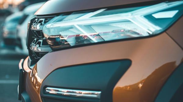 reduceri de costuri la guvern dupa achizitia a 17 masini dacia pentru ce model s a optat