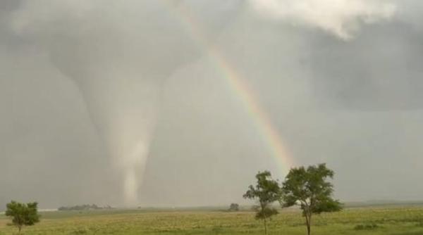 furtuni inundatii si chiar tornade in europa avertizare anm pericol real si pentru romania