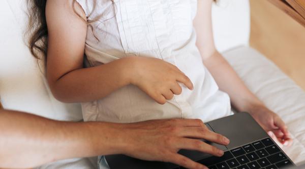 danemarca declara razboi dependentei de ecrane cum planuieste sa protejeze copilaria