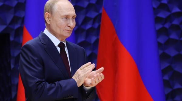 elevii si prescolarii din rusia il sarbatoresc pe putin cu felicitari si portrete ale presedintelui foto