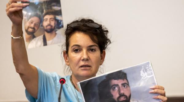 imagini emotionante momentul in care israelianul cu origini romanesti s a intalnit cu cei dragi dupa ce a fost tinut ostatic video