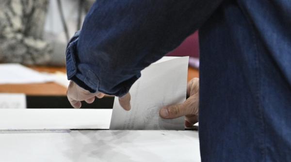 lectia romaniei pentru australia cum se protejeaza o democratie milton dick spune ce obligatie este acolo privind votul