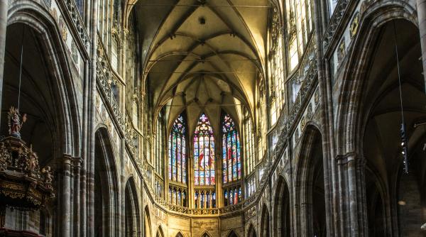 misterele vitraliilor de la catedrala notre dame de chartres dezvaluite de inteligenta artificiala