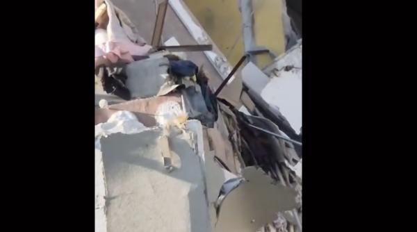 imaginile care au cutremurat internetul ce s a intamplat cu victima prinsa sub o placa de beton care dadea din mana