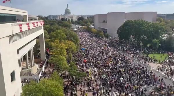 proteste masive in sua oamenii spun ca au iesit in strada impotriva regelui trump pe care il compara cu stalin foto video