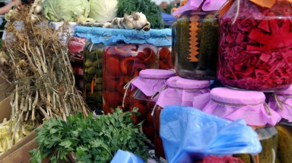 locuitorii din buzau care tin traditia vie reteta muraturilor cu apa sarata din izvoare naturale