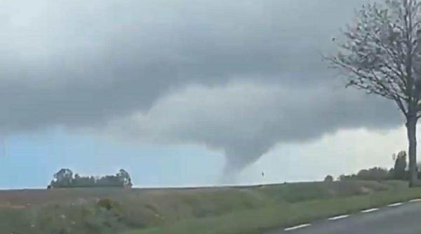 tornada mortala langa paris cea mai grava din ultimii 17 ani video